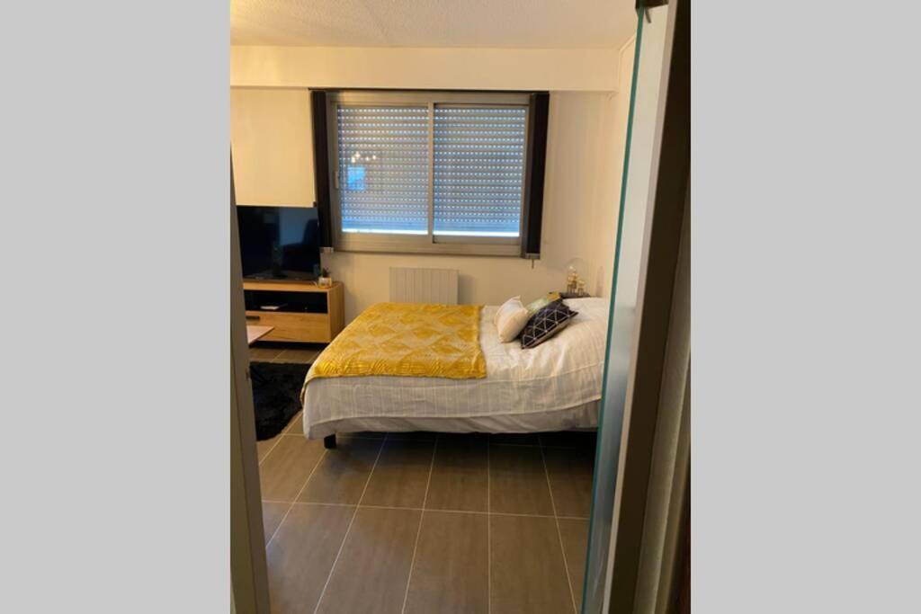 Le 12 Du Temple - Plein Coeur Centre Ville, Residence Privee, 5Mn Gare Sncf, Wifi Et Netflix Niort Buitenkant foto